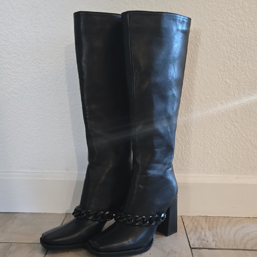 PrettyLittleThing Black Chain Detail Heeled Boots